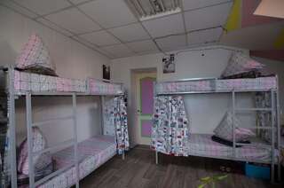 Хостелы Lucky Hostel на Крещатике Киев Спальное место на двухъярусной кровати в общем номере для женщин-7