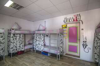 Хостелы Lucky Hostel на Крещатике Киев Спальное место на двухъярусной кровати в общем номере для женщин-10