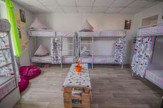 Хостелы Lucky Hostel на Крещатике Киев Кровать в общем 8-местном номере-8