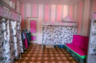 Хостелы Lucky Hostel на Крещатике Киев Спальное место на двухъярусной кровати в общем номере для женщин-16